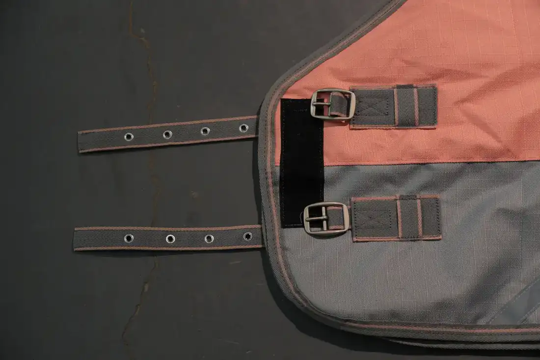 Adjustable front closure